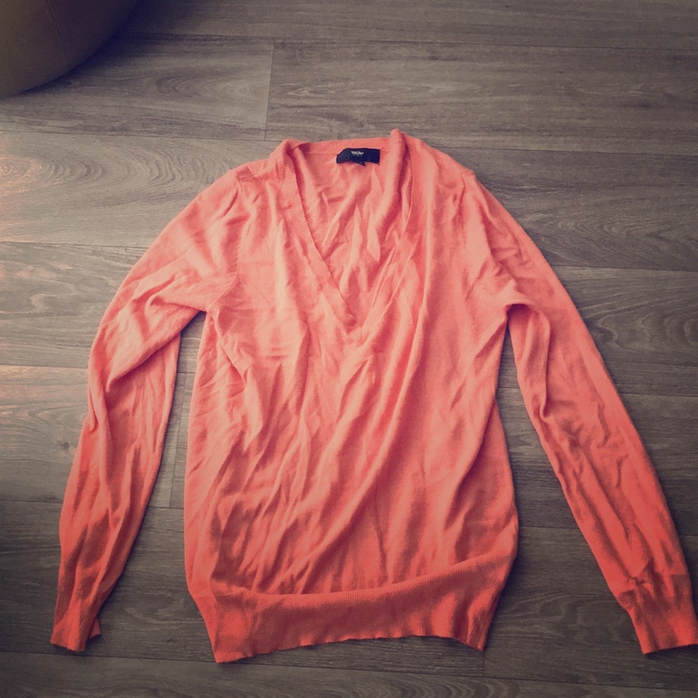 V-Neck Lightweight Sweater Size Large